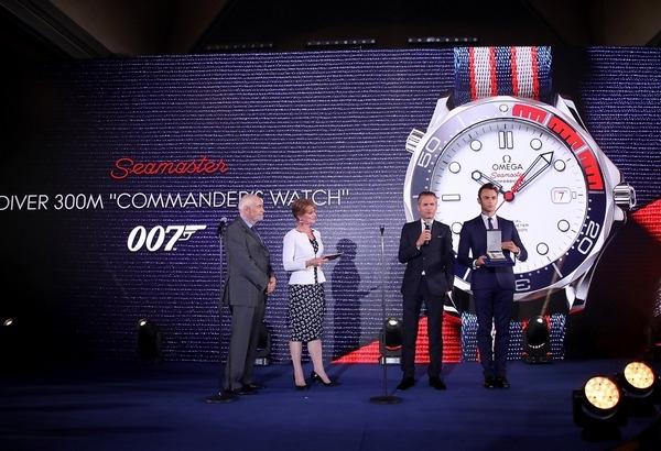 OMEGA und EON Productions feiern die Präsentation einer neuen, von James Bond inspirierten Uhr
